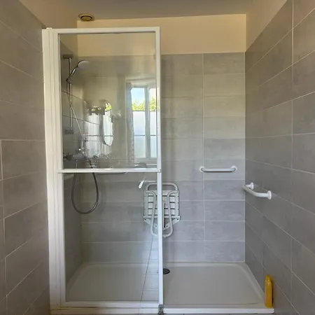 Les Continents Maison Spacieuse 4 Belles Parking Privatif Terrasse A 5 Mn A Pied Tous Commerces Et 20 Mn Omaha Et A 15 Mn De Bayeux *