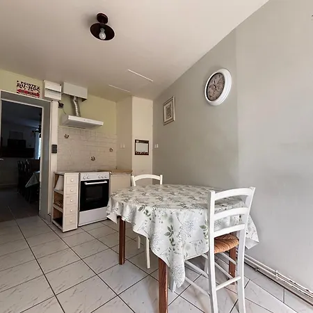 Les Continents Maison Spacieuse 4 Belles Parking Privatif Terrasse A 5 Mn A Pied Tous Commerces Et 20 Mn Omaha Et A 15 Mn De Bayeux *