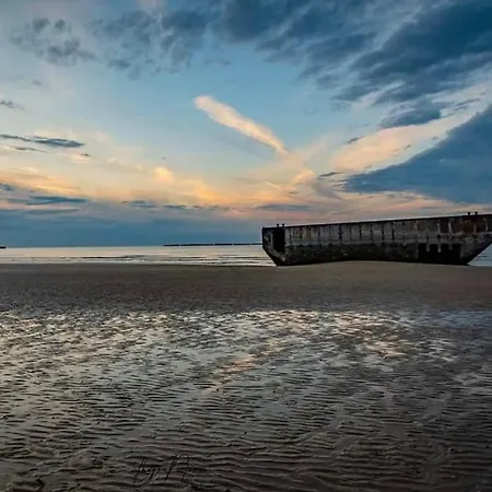 Les Continents Maison Spacieuse 4 Belles Parking Privatif Terrasse A 5 Mn A Pied Tous Commerces Et 20 Mn Omaha Et A 15 Mn De Bayeux 別荘 Le Molay-Littry