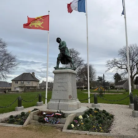 Les Continents Maison Spacieuse 4 Belles Parking Privatif Terrasse A 5 Mn A Pied Tous Commerces Et 20 Mn Omaha Et A 15 Mn De Bayeux * Le Molay-Littry