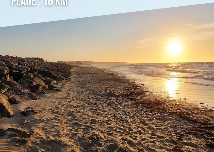 Holiday home Les Continents Maison Spacieuse 4 Belles Parking Privatif Terrasse A 5 Mn A Pied Tous Commerces Et 20 Mn Omaha Et A 15 Mn De Bayeux Le Molay-Littry