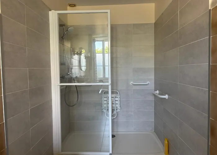 Les Continents Maison Spacieuse 4 Belles Parking Privatif Terrasse A 5 Mn A Pied Tous Commerces Et 20 Mn Omaha Et A 15 Mn De Bayeux *