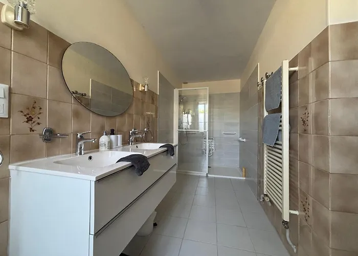 Holiday home Les Continents Maison Spacieuse 4 Belles Parking Privatif Terrasse A 5 Mn A Pied Tous Commerces Et 20 Mn Omaha Et A 15 Mn De Bayeux *