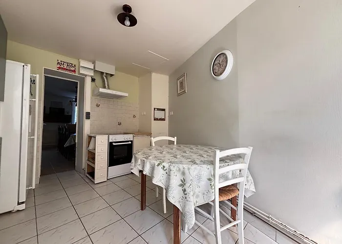 Les Continents Maison Spacieuse 4 Belles Parking Privatif Terrasse A 5 Mn A Pied Tous Commerces Et 20 Mn Omaha Et A 15 Mn De Bayeux *