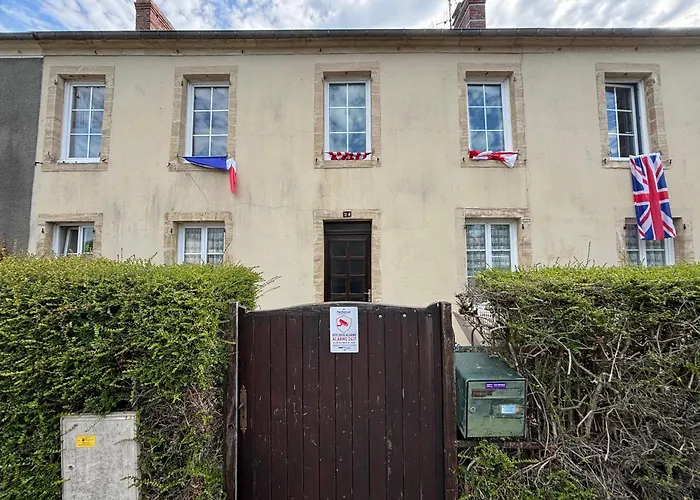 Les Continents Maison Spacieuse 4 Belles Parking Privatif Terrasse A 5 Mn A Pied Tous Commerces Et 20 Mn Omaha Et A 15 Mn De Bayeux Holiday home Le Molay-Littry