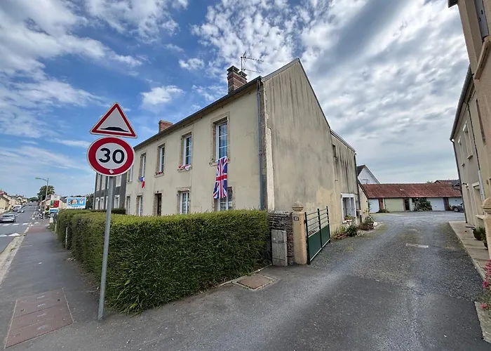 Les Continents Maison Spacieuse 4 Belles Parking Privatif Terrasse A 5 Mn A Pied Tous Commerces Et 20 Mn Omaha Et A 15 Mn De Bayeux *