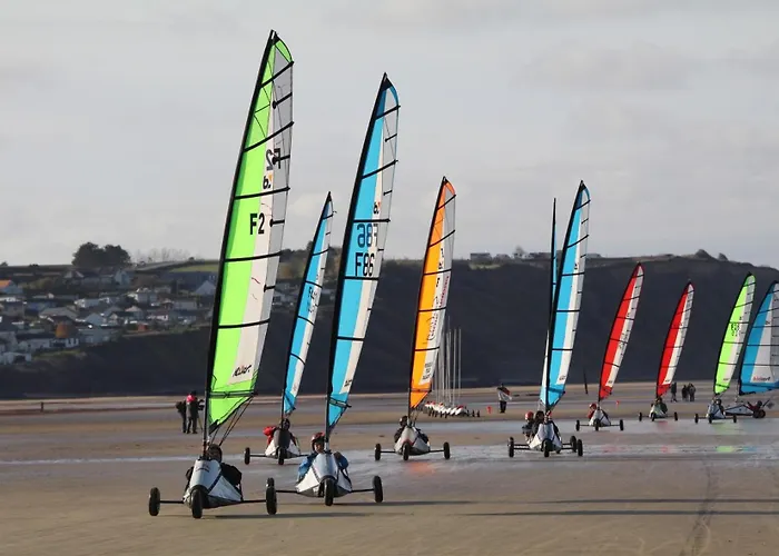 Les Continents Maison Spacieuse 4 Belles Parking Privatif Terrasse A 5 Mn A Pied Tous Commerces Et 20 Mn Omaha Et A 15 Mn De Bayeux Holiday home Le Molay-Littry