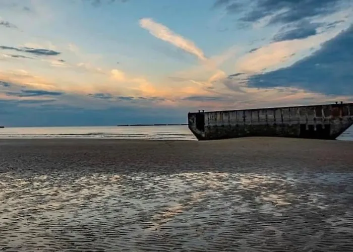 Les Continents Maison Spacieuse 4 Belles Parking Privatif Terrasse A 5 Mn A Pied Tous Commerces Et 20 Mn Omaha Et A 15 Mn De Bayeux Holiday home Le Molay-Littry