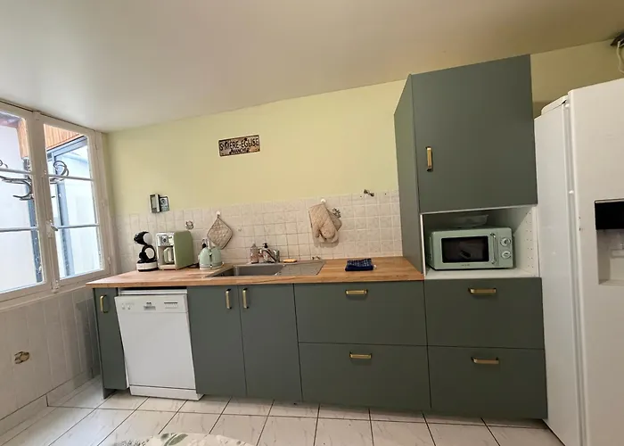 Les Continents Maison Spacieuse 4 Belles Parking Privatif Terrasse A 5 Mn A Pied Tous Commerces Et 20 Mn Omaha Et A 15 Mn De Bayeux Le Molay-Littry