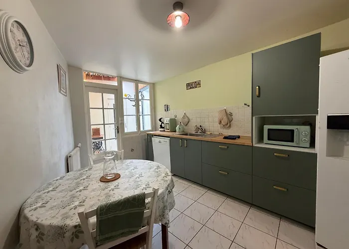 Les Continents Maison Spacieuse 4 Belles Parking Privatif Terrasse A 5 Mn A Pied Tous Commerces Et 20 Mn Omaha Et A 15 Mn De Bayeux *