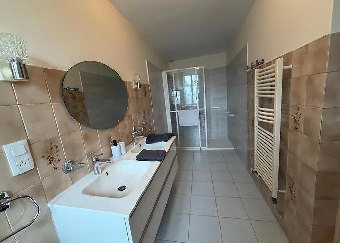 Holiday home Les Continents Maison Spacieuse 4 Belles Parking Privatif Terrasse A 5 Mn A Pied Tous Commerces Et 20 Mn Omaha Et A 15 Mn De Bayeux *