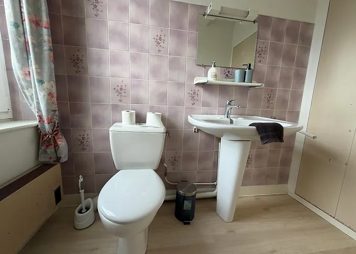 Holiday home Les Continents Maison Spacieuse 4 Belles Parking Privatif Terrasse A 5 Mn A Pied Tous Commerces Et 20 Mn Omaha Et A 15 Mn De Bayeux Le Molay-Littry