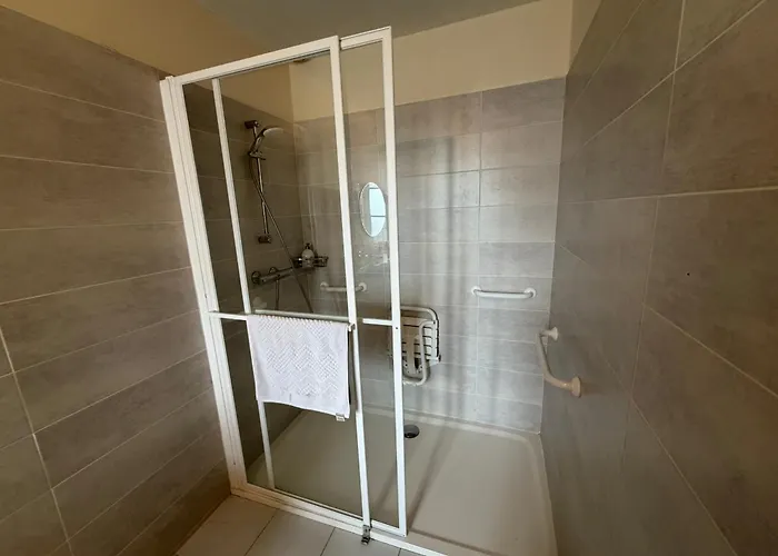 Les Continents Maison Spacieuse 4 Belles Parking Privatif Terrasse A 5 Mn A Pied Tous Commerces Et 20 Mn Omaha Et A 15 Mn De Bayeux